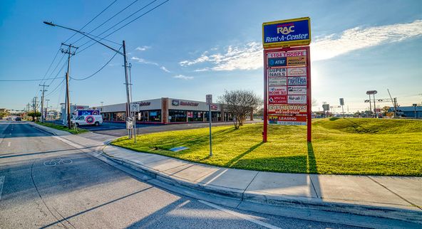 1104 Thorpe Ln, San Marcos, TX 78666